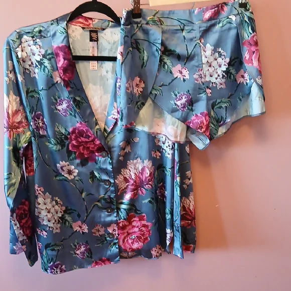 Floral Satin Pajama Set - Picture 5 of 5